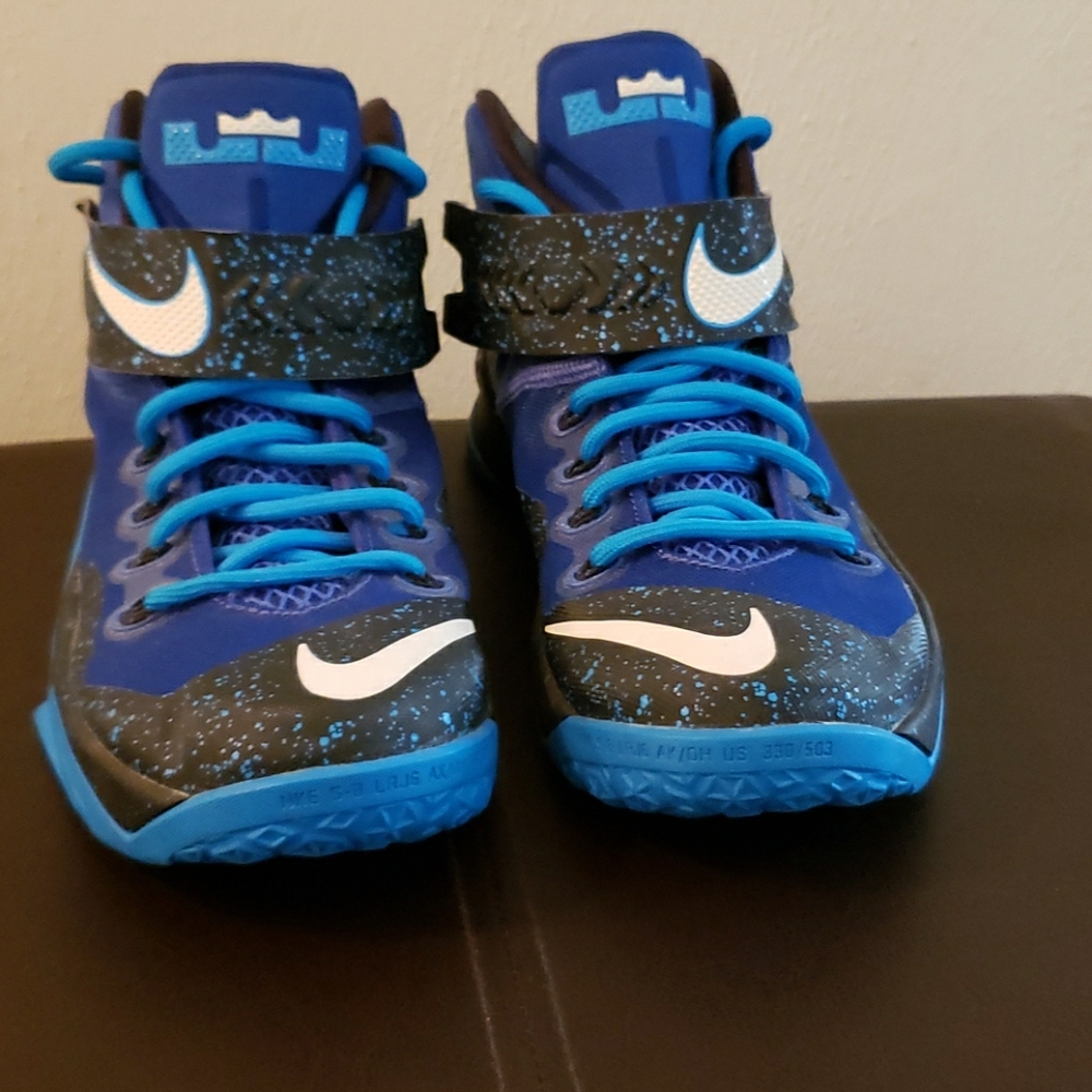 Men's LeBron James S-8 Sneakers Gently worn
